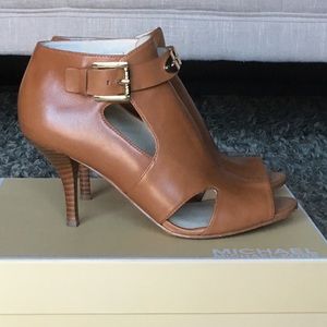 Michael Kors MK Heeled Plate Bootie